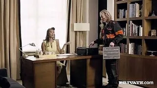 Sharon Lee bekommt einen Samenerguss auf ihre großen Titten.