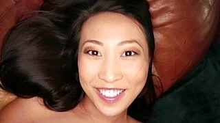 HD-POV: Französisch-asiatisches Mädchen mit großen Brüsten liebt es zu ficken