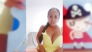 Азиатская девушка-подросток с большой грудью Джун Мали пробует новую большую секс-игрушку после страстной фотосессии.