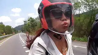 身材丰满的泰国业余少女女友在咖啡馆公开场合激情性爱